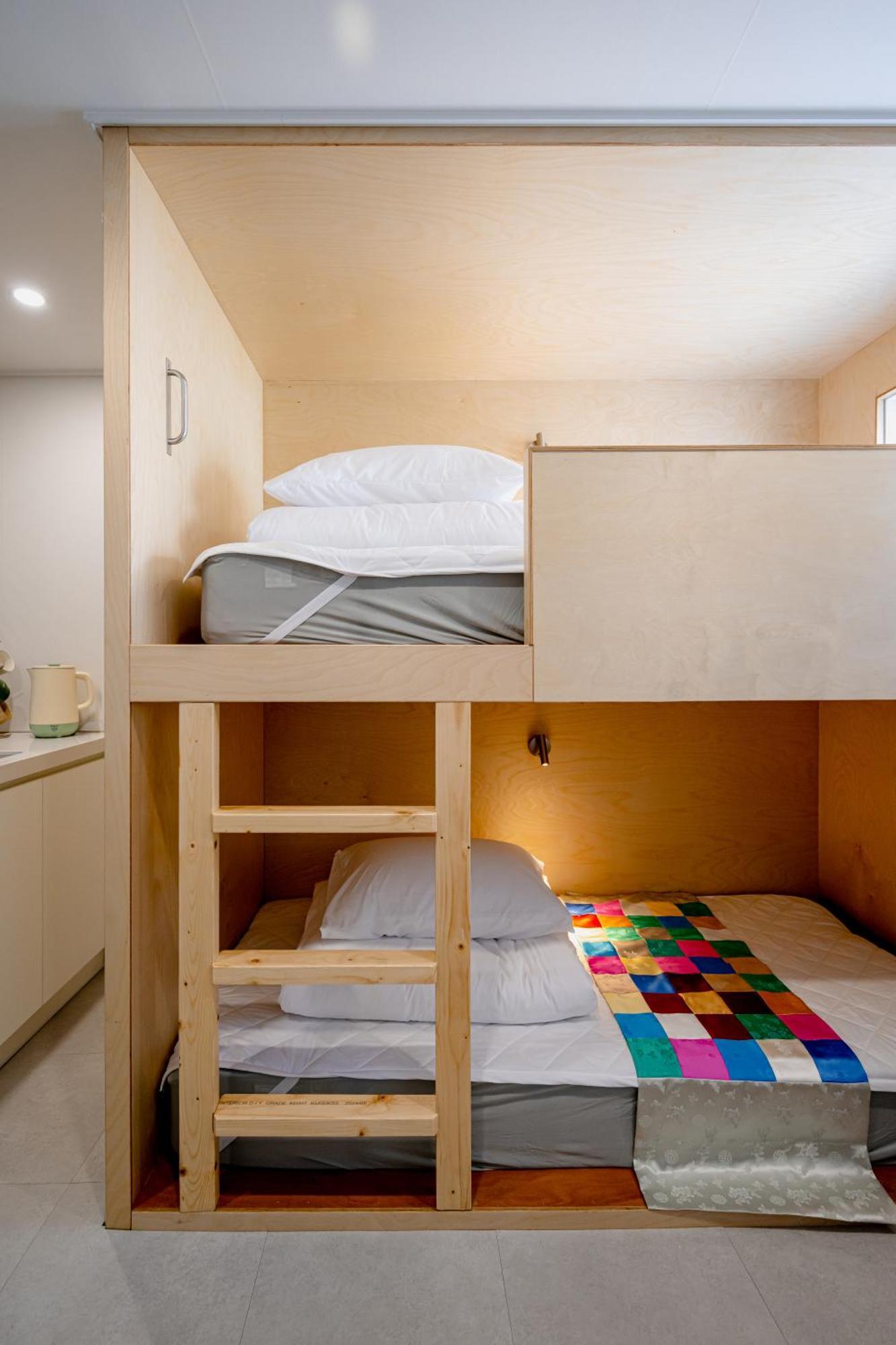 Ikseon Atelier Hostel *