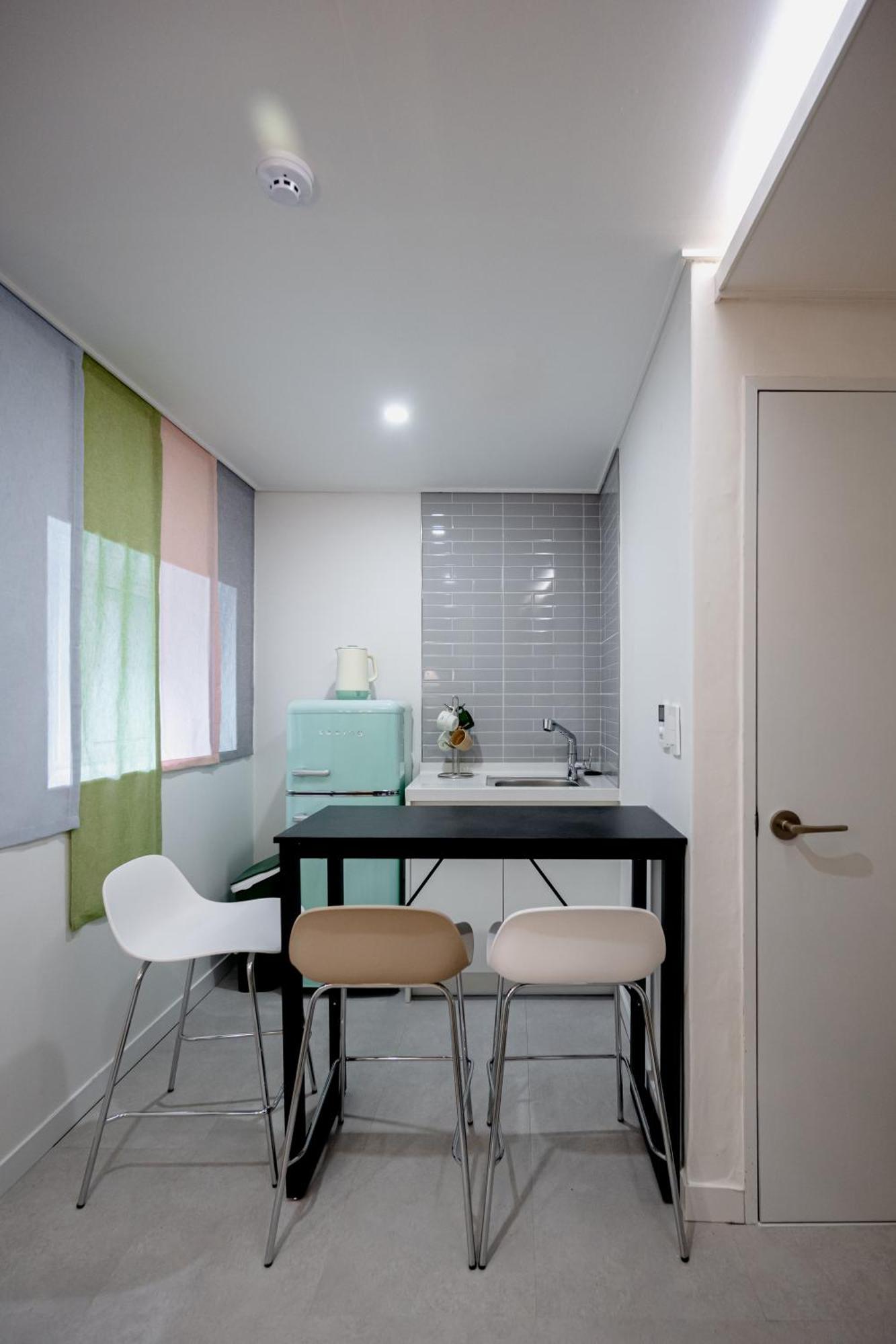 Ikseon Atelier Hostel *
